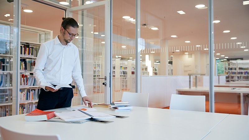 Frankfurter Forschungsbibliothek/ Lehrerbücherei: 7 + 5 beliebteste Bücher