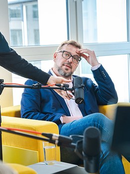 Schule an die digitale Entwicklung von Gesellschaft und Arbeitswelt koppeln