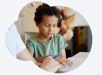 Schmuckbild: Kind mit Erwachsene