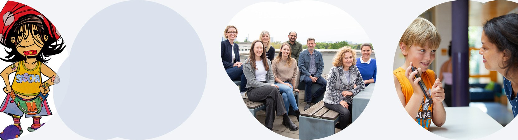Banner mit Maskottchen SASCHA, Team des Arbeitsbereichs Kognitive Entwicklung und Junge mit Frau am Tisch