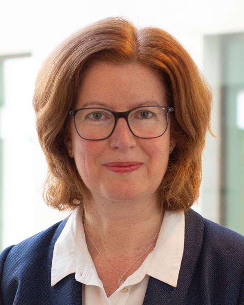 Portraitfoto Dr. Julia Kurig