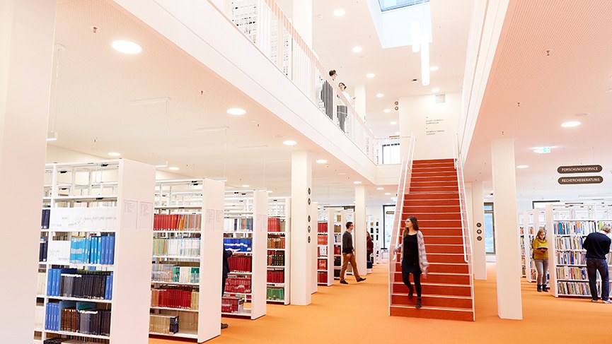 Schmuckbild: Blick in die Frankfurter Forschungsbibliothek